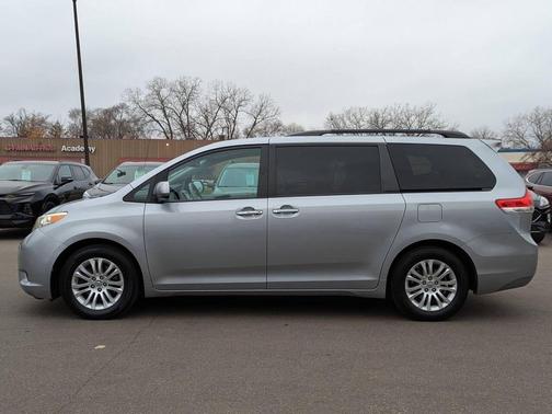 2014 Toyota Sienna XLE