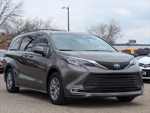2022 Toyota Sienna XLE 7 Passenger