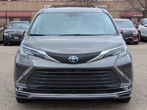 2022 Toyota Sienna XLE 7 Passenger