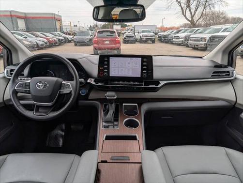 2022 Toyota Sienna XLE 7 Passenger