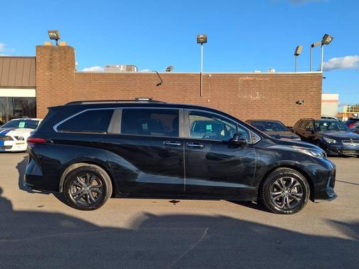 2024 Toyota Sienna XSE 7 Passenger