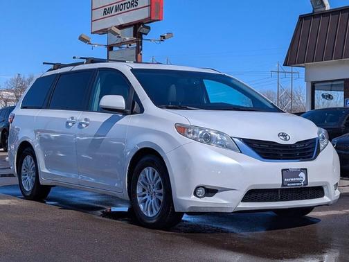 2017 Toyota Sienna XLE