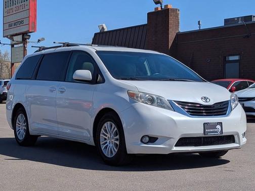 White 2017 Toyota Sienna XLE