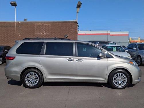 2015 Toyota Sienna XLE