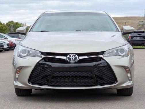 Beige 2017 Toyota Camry SE