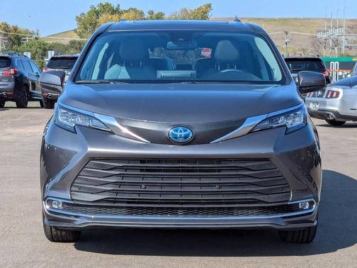 2022 Toyota Sienna XLE 7 Passenger