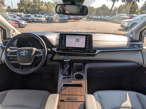 2022 Toyota Sienna XLE 7 Passenger