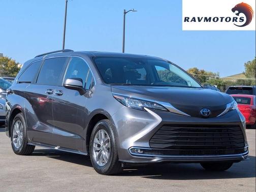 2022 Toyota Sienna XLE 7 Passenger