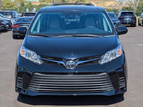 2019 Toyota Sienna LE