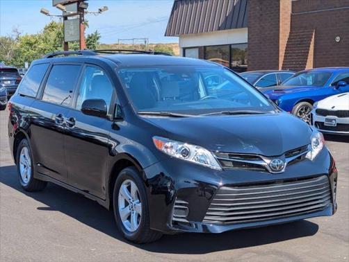 2019 Toyota Sienna LE