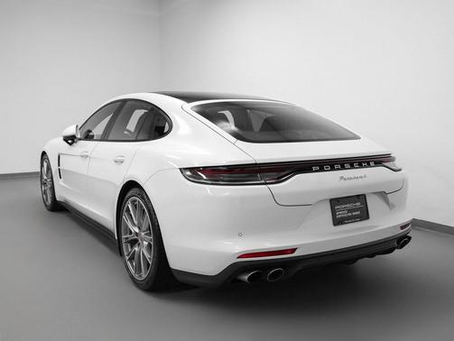 2023 Porsche Panamera 4
