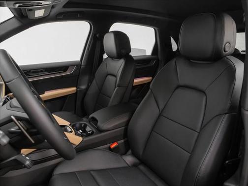 2024 Porsche Cayenne Base (Tiptronic)