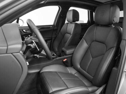 Dolomite Silver Metallic 2026 Porsche Macan Macan