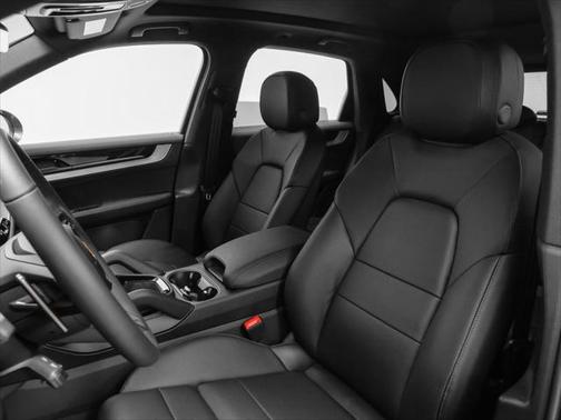 2024 Porsche Cayenne Base (Tiptronic)