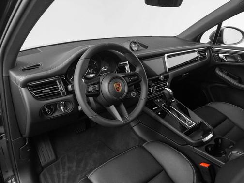 2025 Porsche Macan T