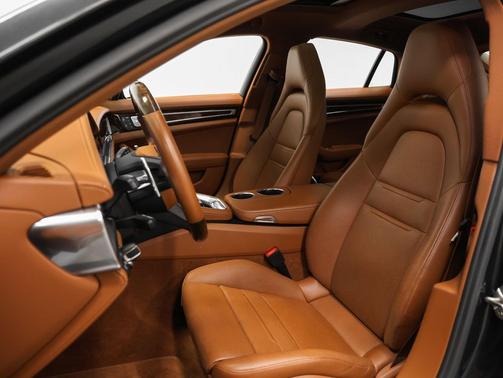 2022 Porsche Panamera 4