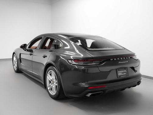2022 Porsche Panamera 4