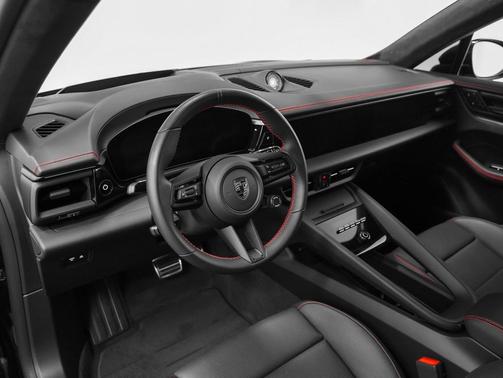 2025 Porsche Macan Turbo