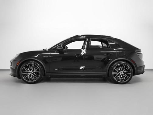 2025 Porsche Macan Turbo