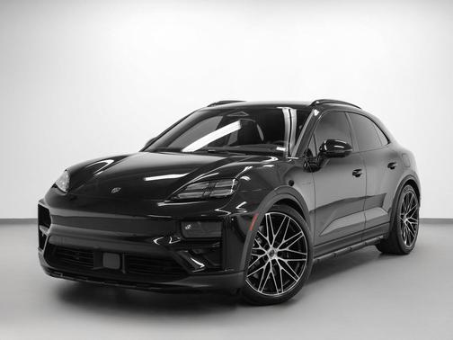 2025 Porsche Macan Turbo
