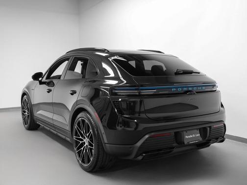 2025 Porsche Macan Turbo