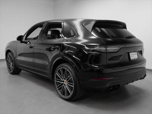 2023 Porsche Cayenne Platinum Edition