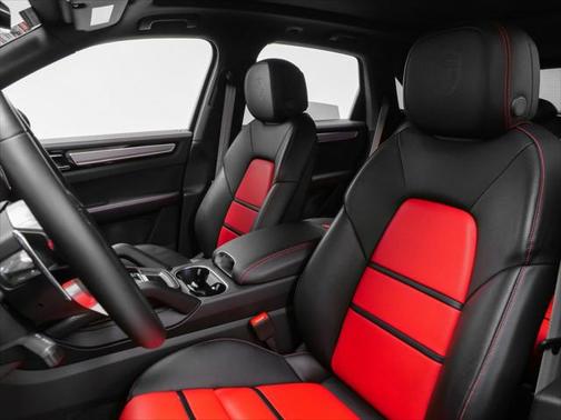 2023 Porsche Cayenne Platinum Edition