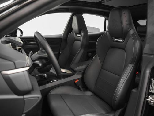 2025 Porsche Macan Turbo