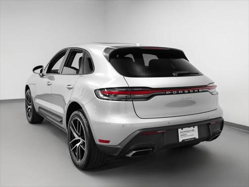 2022 Porsche Macan Base