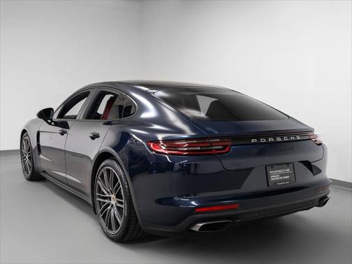 2018 Porsche Panamera 4