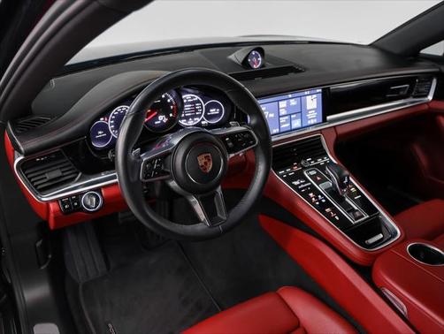 2018 Porsche Panamera 4
