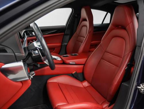 2018 Porsche Panamera 4