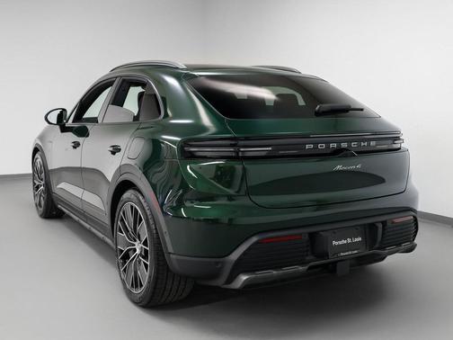 2025 Porsche Macan 4