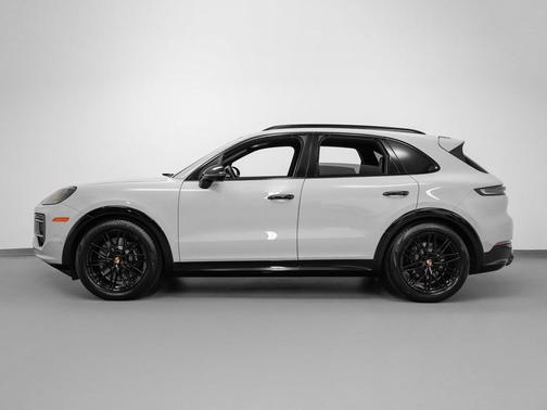 2025 Porsche Cayenne GTS
