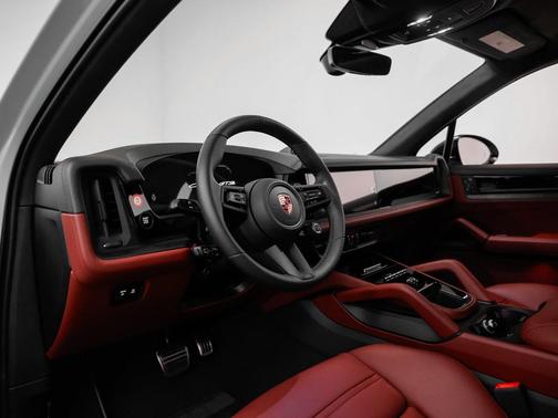 2025 Porsche Cayenne GTS