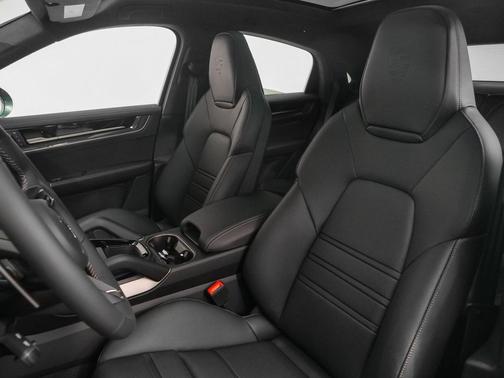 2025 Porsche Cayenne Turbo