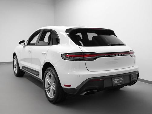 2022 Porsche Macan Base (PDK)