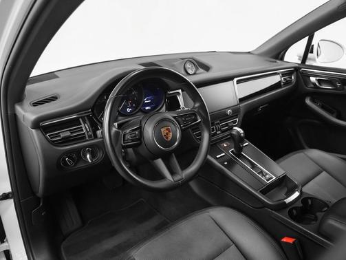 2022 Porsche Macan Base (PDK)
