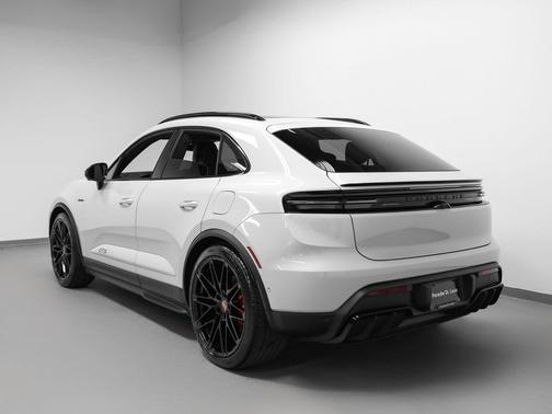 Ice Grey Metallic 2026 Porsche Macan Macan Electric GTS