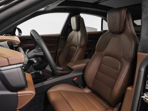 2025 Porsche Macan Turbo