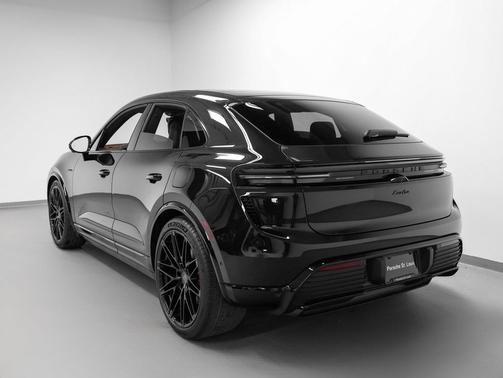 2025 Porsche Macan Turbo