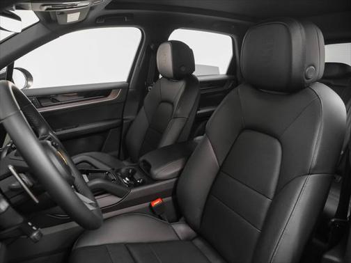 2024 Porsche Cayenne Base (Tiptronic)