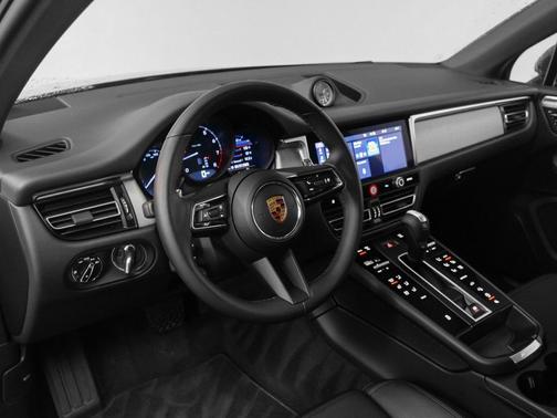2024 Porsche Macan Base (PDK)
