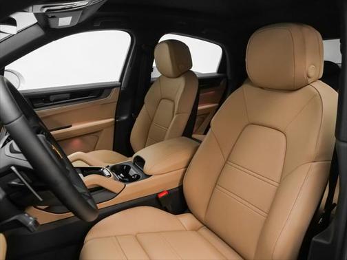 2024 Porsche Cayenne Base (Tiptronic)