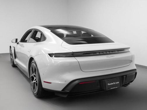 2025 Porsche Taycan 