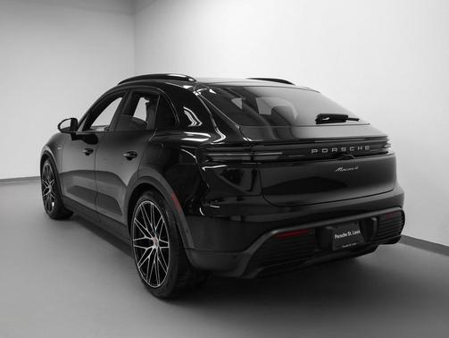 2026 Porsche Macan 4
