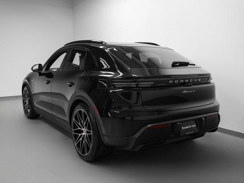 2026 Porsche Macan 4