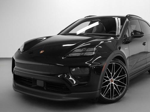 2026 Porsche Macan 4