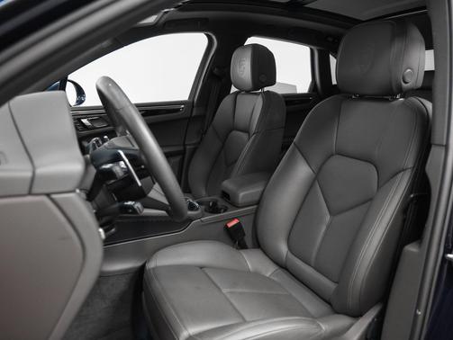 Night Blue Metallic 2023 Porsche Macan Macan