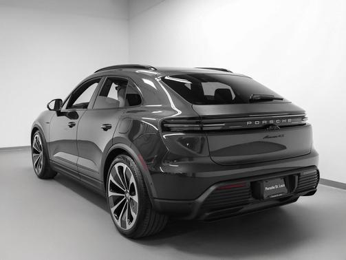 2025 Porsche Macan 4S